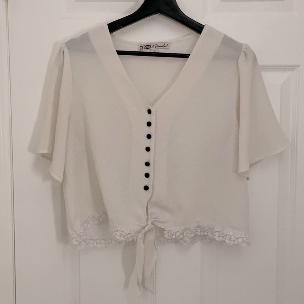 White crop top with lace